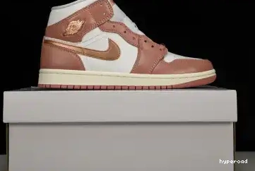 Hyperoad Mid Stardust” SE“Red Jordan Air 1 0425